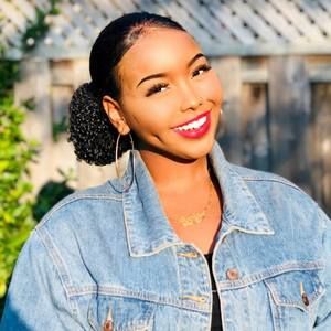 Meet your Posher, Amina